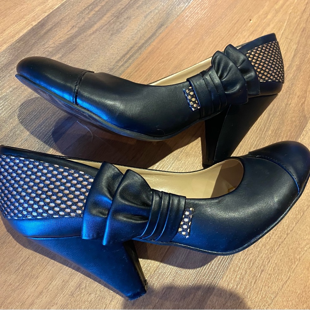 Bettie Page Black Bow Mid Heel Pumps
